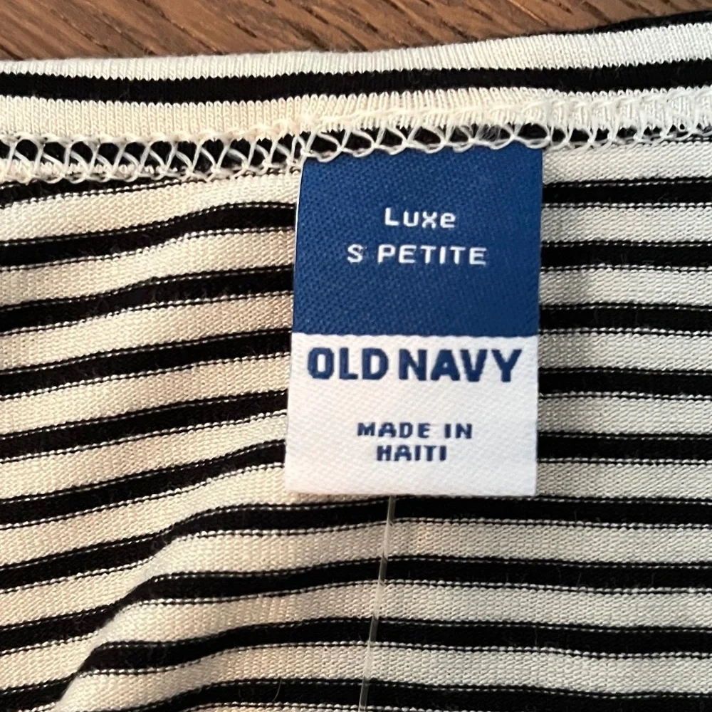 NWT Old Navy Women’s Luxe Black and White Stripes Sleeveless Tank Top - Size SP - Picture 7 of 9